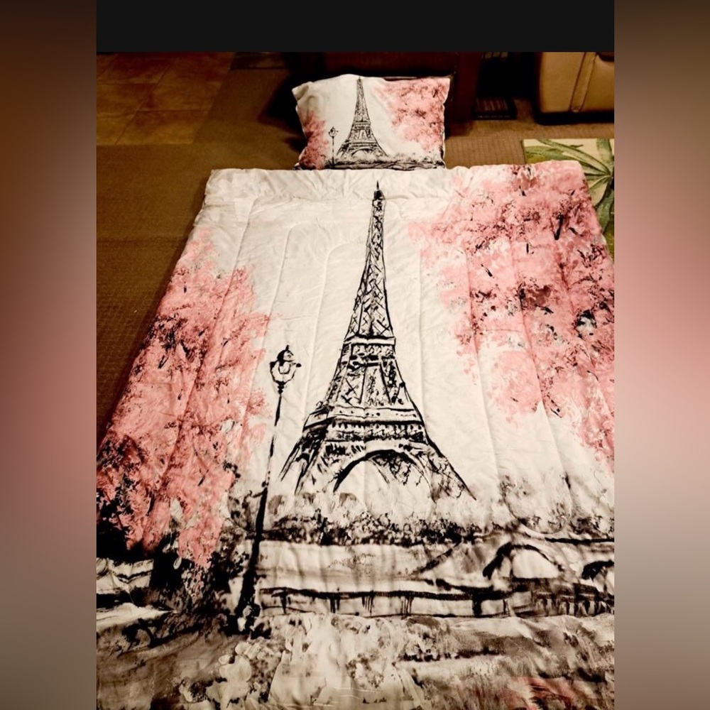 Eiffel Tower Comforter Set